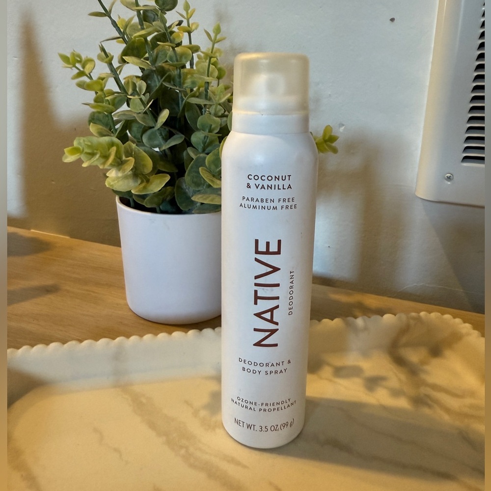 Native Coconut & Vanilla Deodorant Body Spray - White with Gold Cap